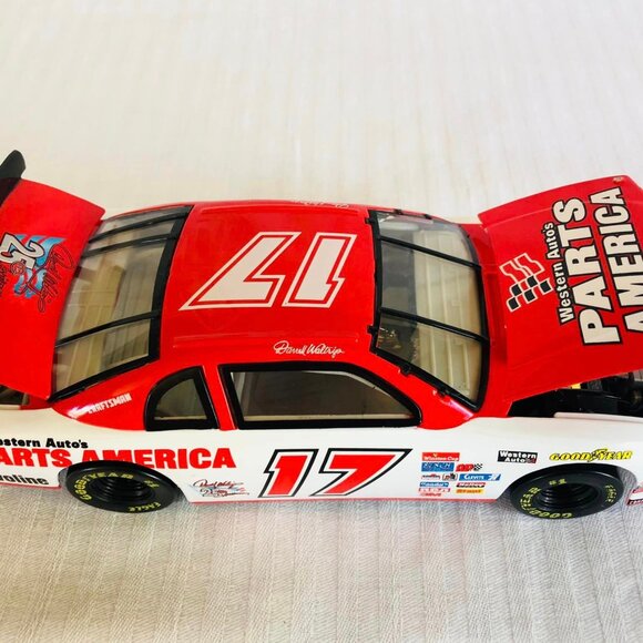 Racing Collectables 1984-1986 Darrell Waltrip Die Cast - Picture 4 of 9